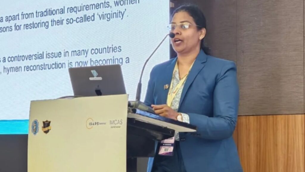 Dr. Kovarthini presenting on hymenoplasty and ethical considerations at AE SURG 2025 Conference